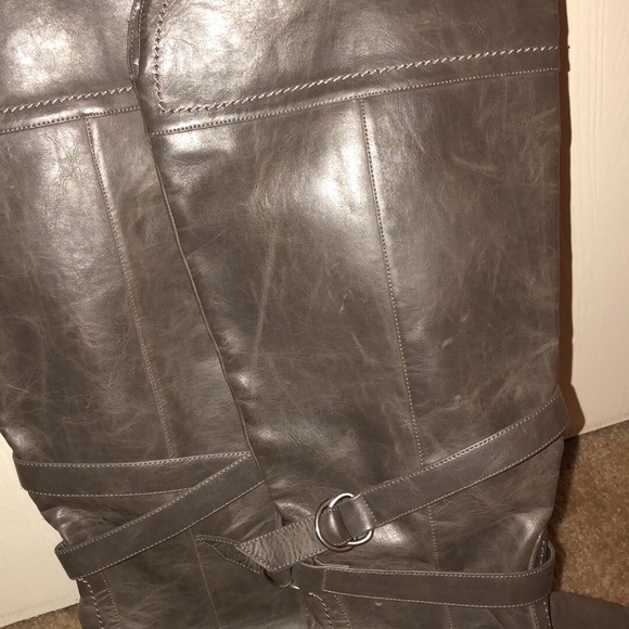 Boots size 9 - Picture 2 of 3